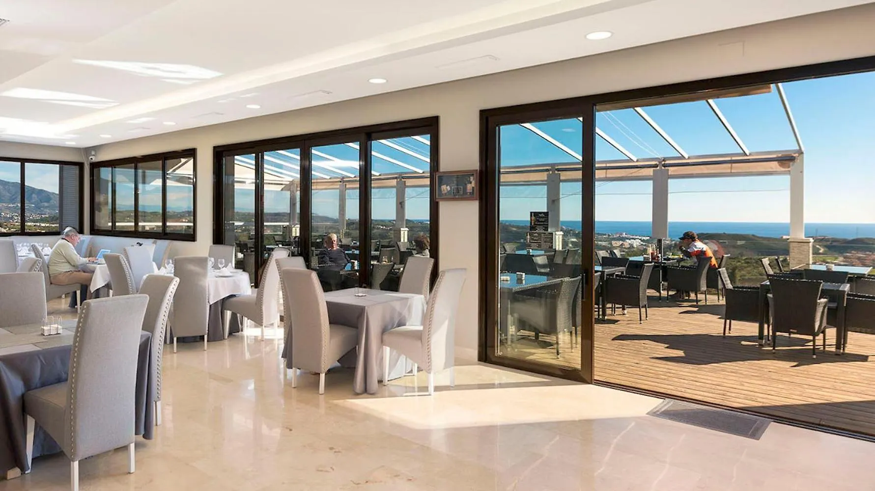 South Facing Apartment With Ample Sun Terrace & Panoramic Views Mijas